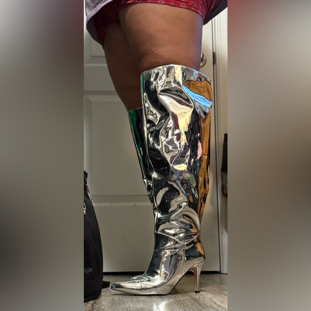 KINKY BOOTS Shiny Silver Heeled Boots for Women Size 8
